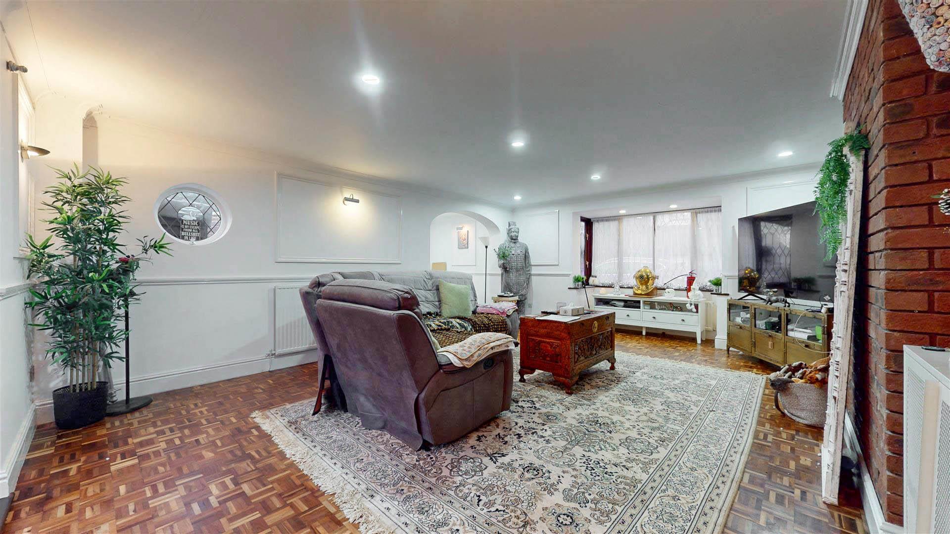 5 bed property in Willen Park Avenue., Milton Keynes